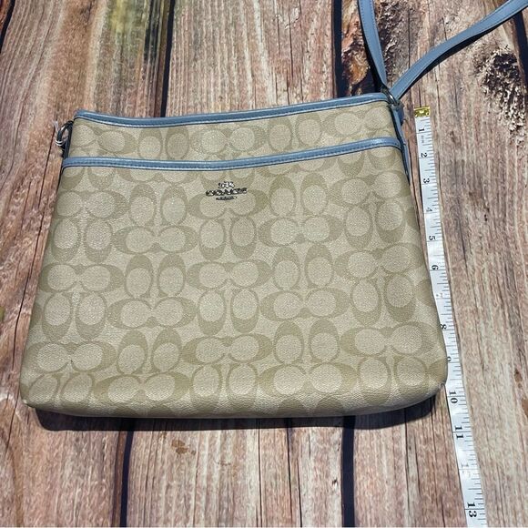 COACH file crossbody bag Signature tan blue silver hardware F58297 Preowned - Picture 10 of 14